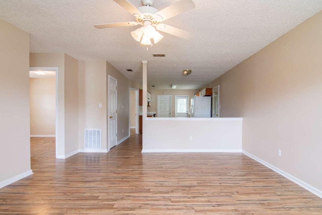 1719 Largo Cir - Photo 4 of 21