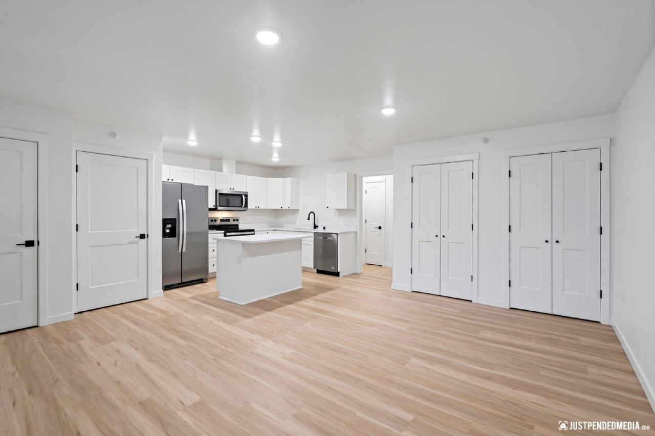 12364 Lake St - Photo 5 of 43