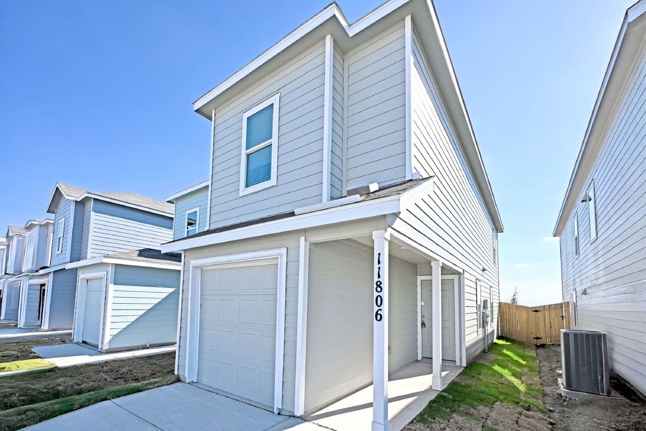 11806 Bluebell Rdg - Photo 2 of 19