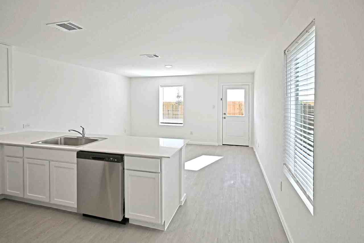 11806 Bluebell Rdg - Photo 4 of 19