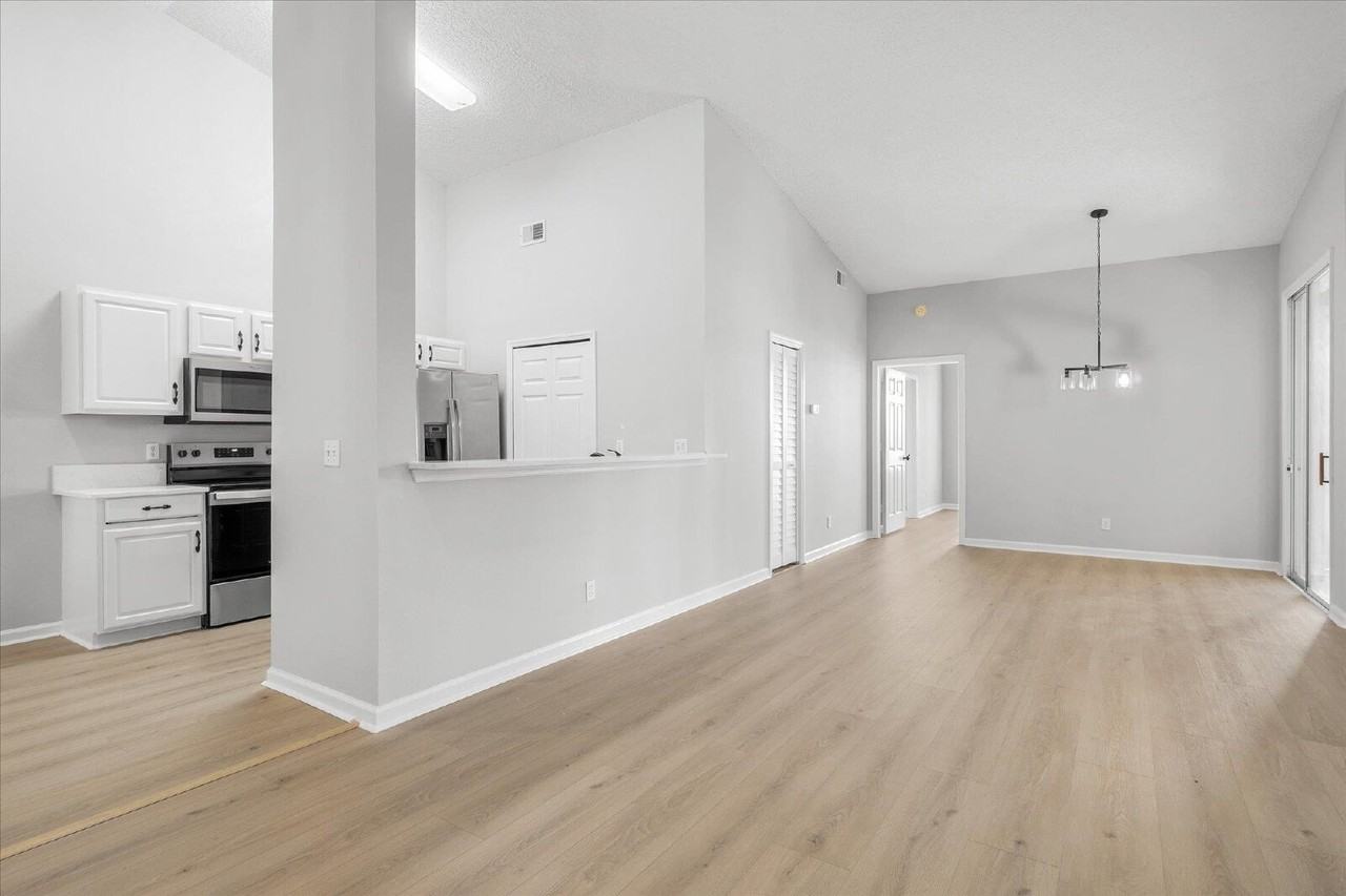 1109 Royal Troon Ln - Photo 4 of 30