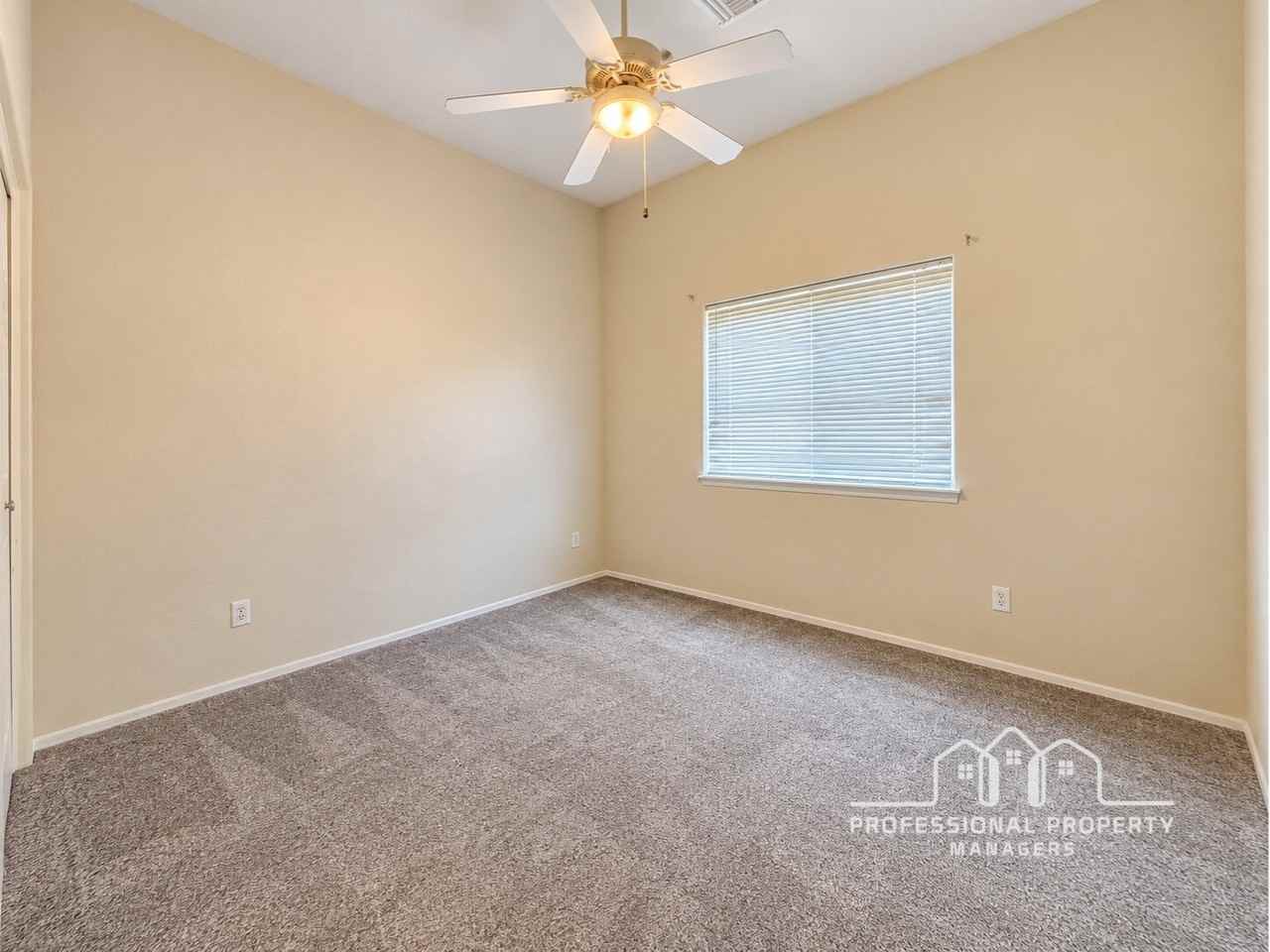 10334 E 38th Ln - Photo 5 of 18