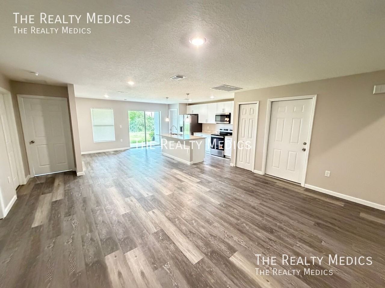 875 San Filippo Dr Se - Photo 4 of 25