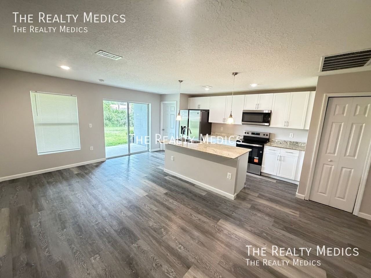 875 San Filippo Dr Se - Photo 5 of 25