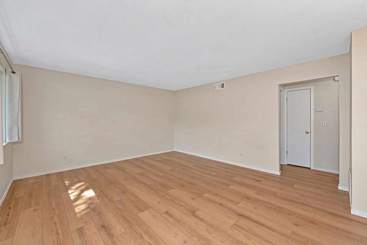 11493 Quartz Dr - Photo 2 of 18