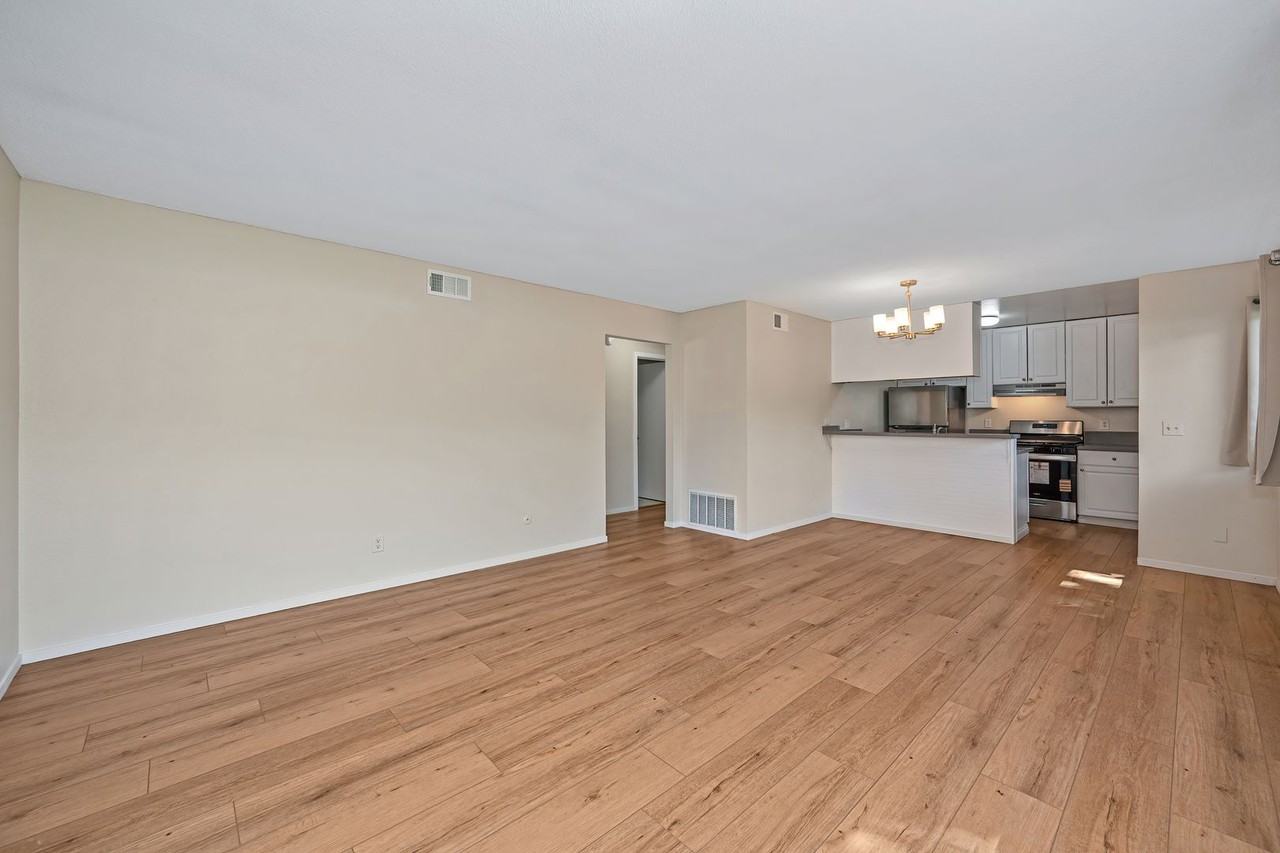 11493 Quartz Dr - Photo 3 of 18