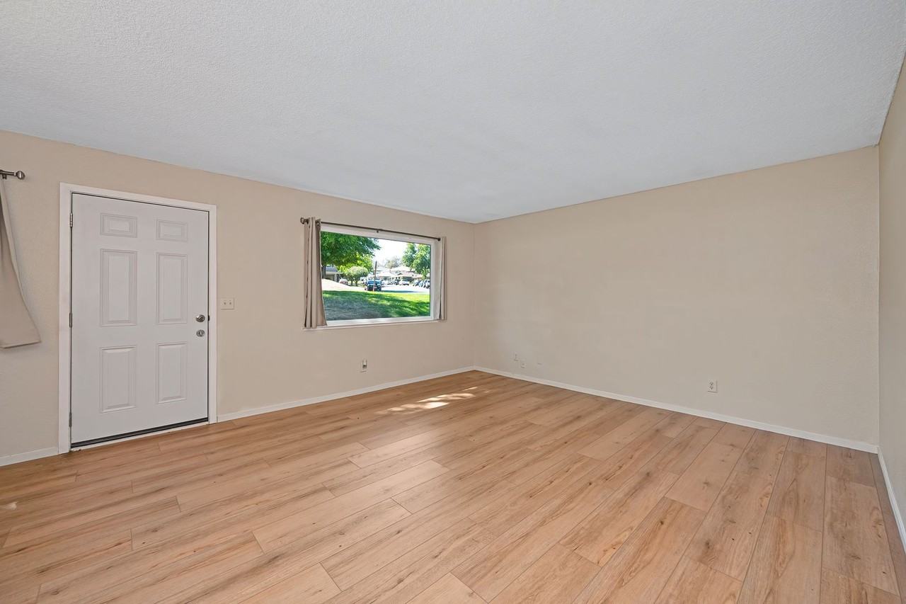 11493 Quartz Dr - Photo 5 of 18