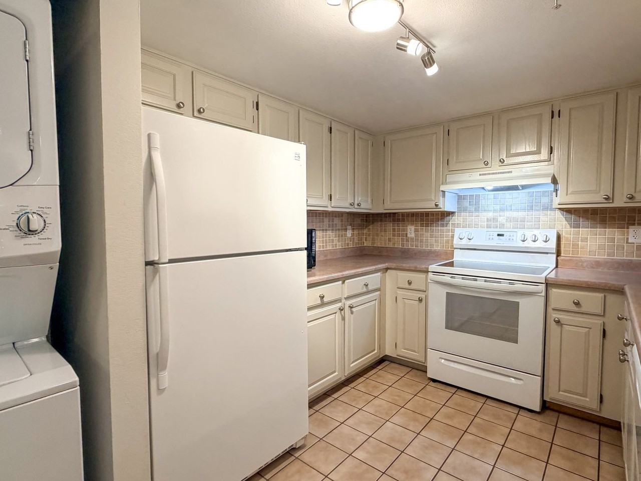 12233 W Cross Dr #208 - Photo 7 of 28