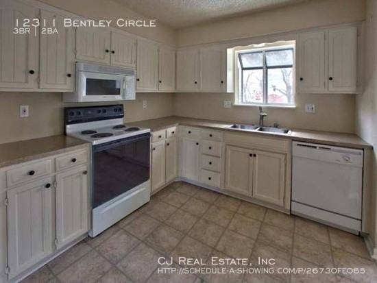 12311 Bentley Cir - Photo 5 of 8