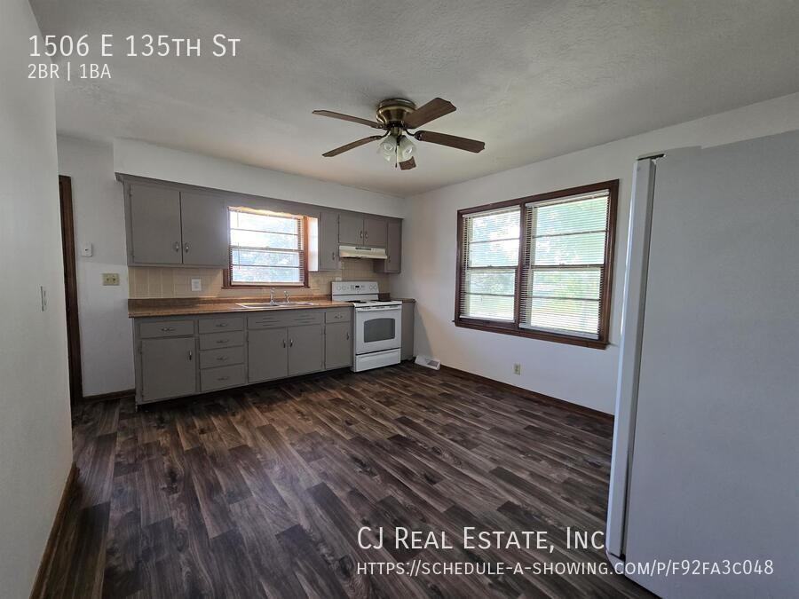 1506 E 135th St - Photo 3 of 9