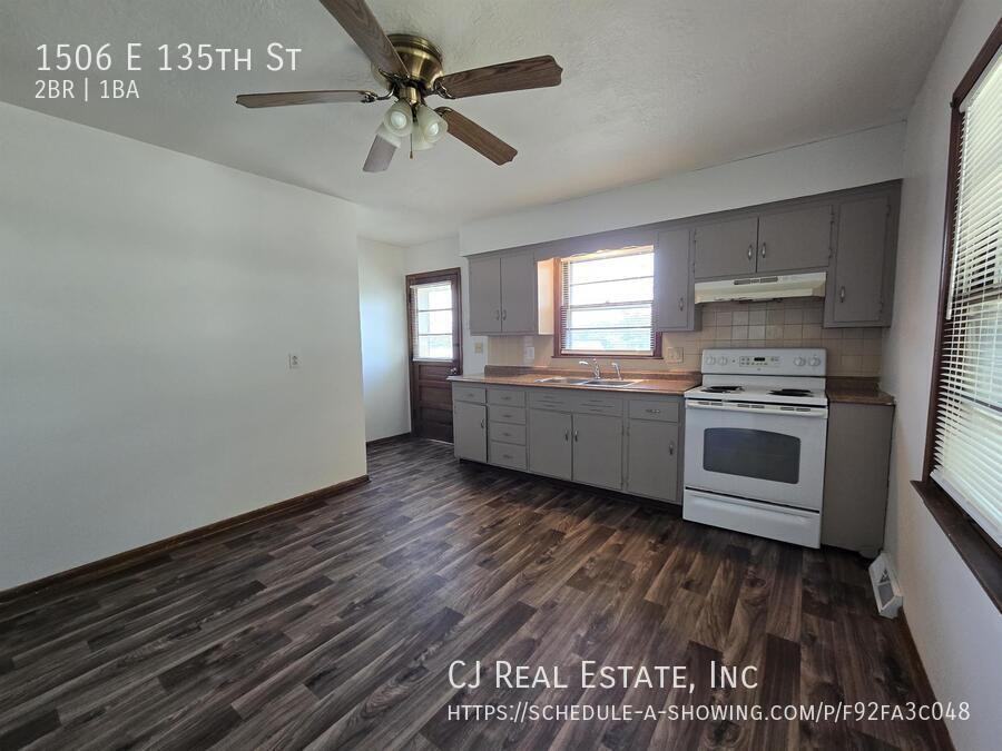 1506 E 135th St - Photo 4 of 9