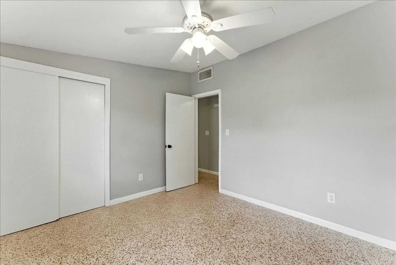 1917 Canton St - Photo 5 of 9