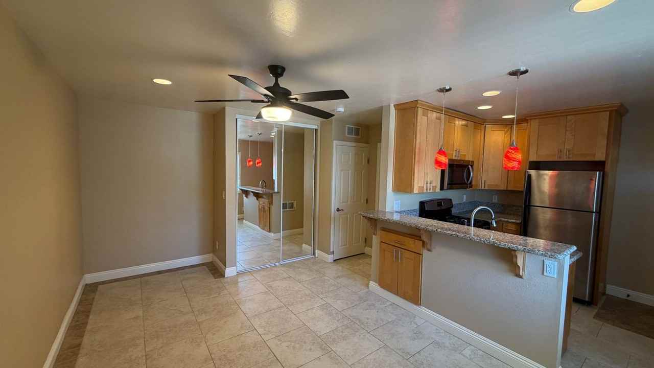 2166 Montgomery Ave #E - Photo 4 of 9