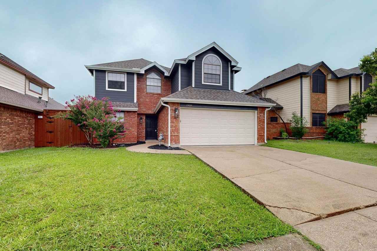 2410 Brooke Ct - Photo 3 of 43
