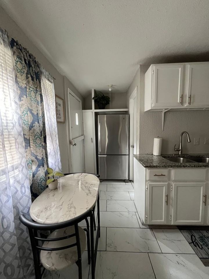 5418 Olive St - Photo 6 of 13