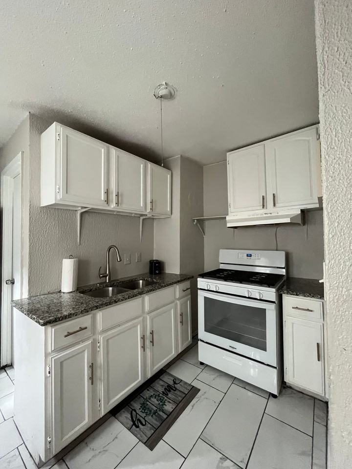 5418 Olive St - Photo 7 of 13
