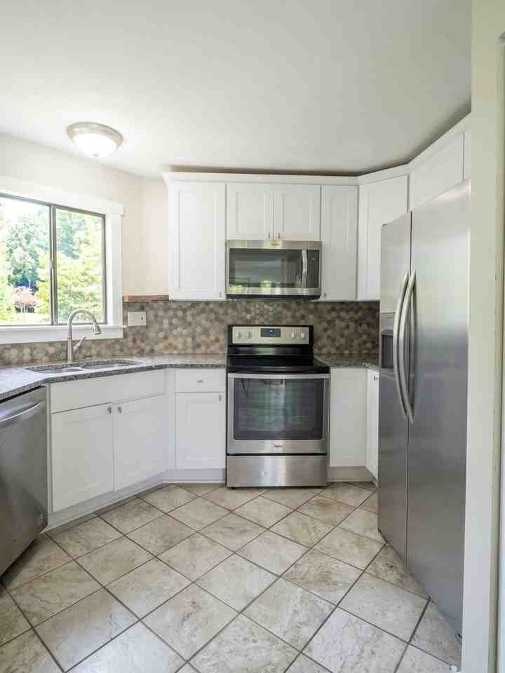 3233 Lake Road Circle - Photo 3 of 15