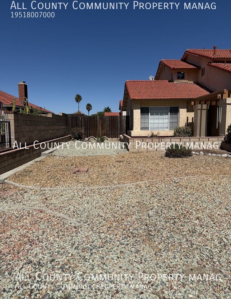 26468 Oxnard St - Photo 3 of 23