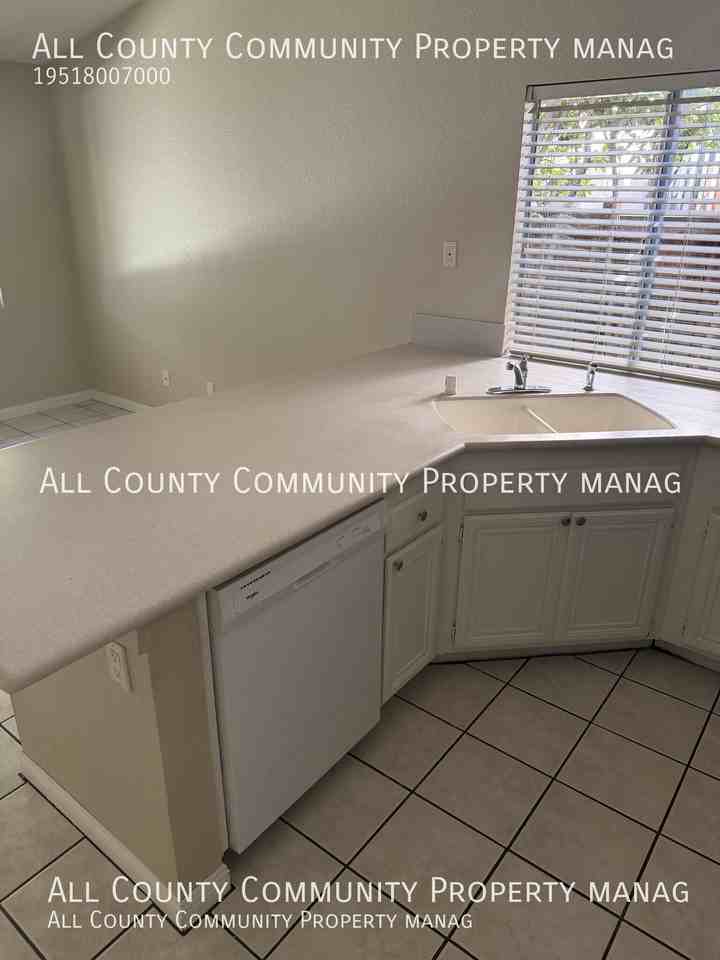 24421 Sagecrest Cir - Photo 5 of 31