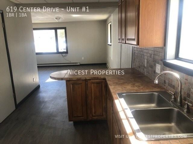 619 Center Dr #1 - Photo 4 of 22