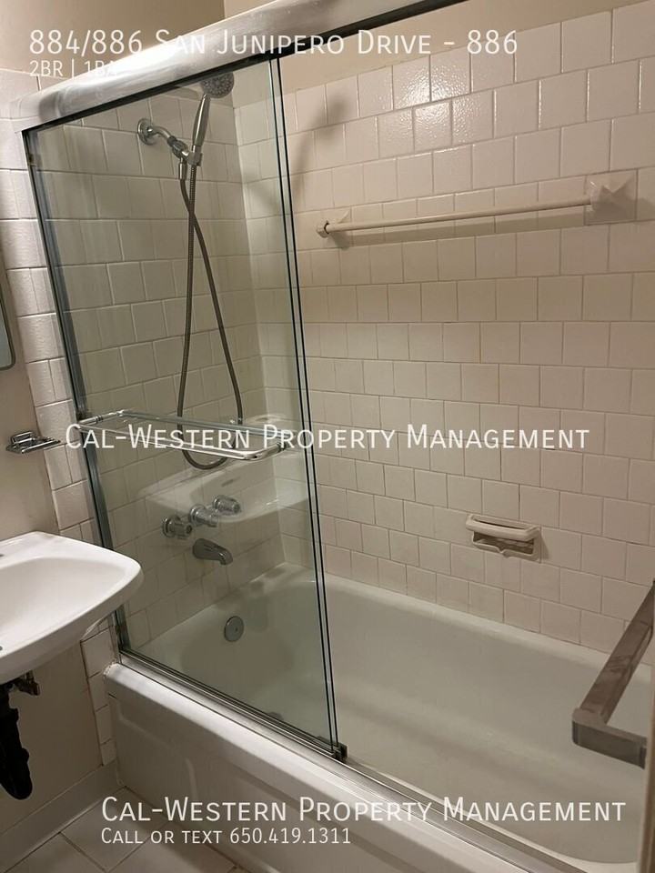 886 San Junipero Dr #886 - Photo 6 of 12