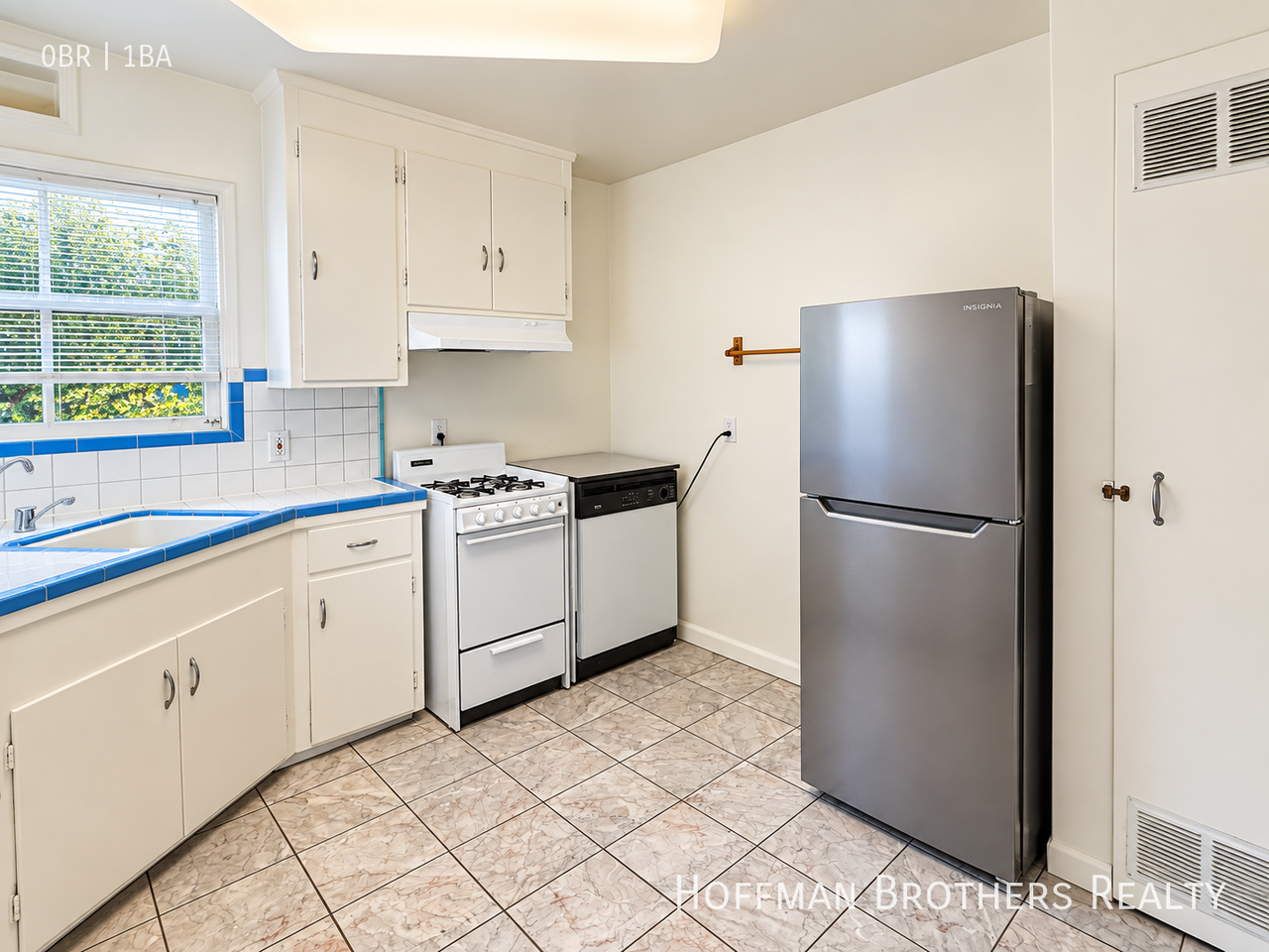1148 Hearst Ave #A - Photo 2 of 5
