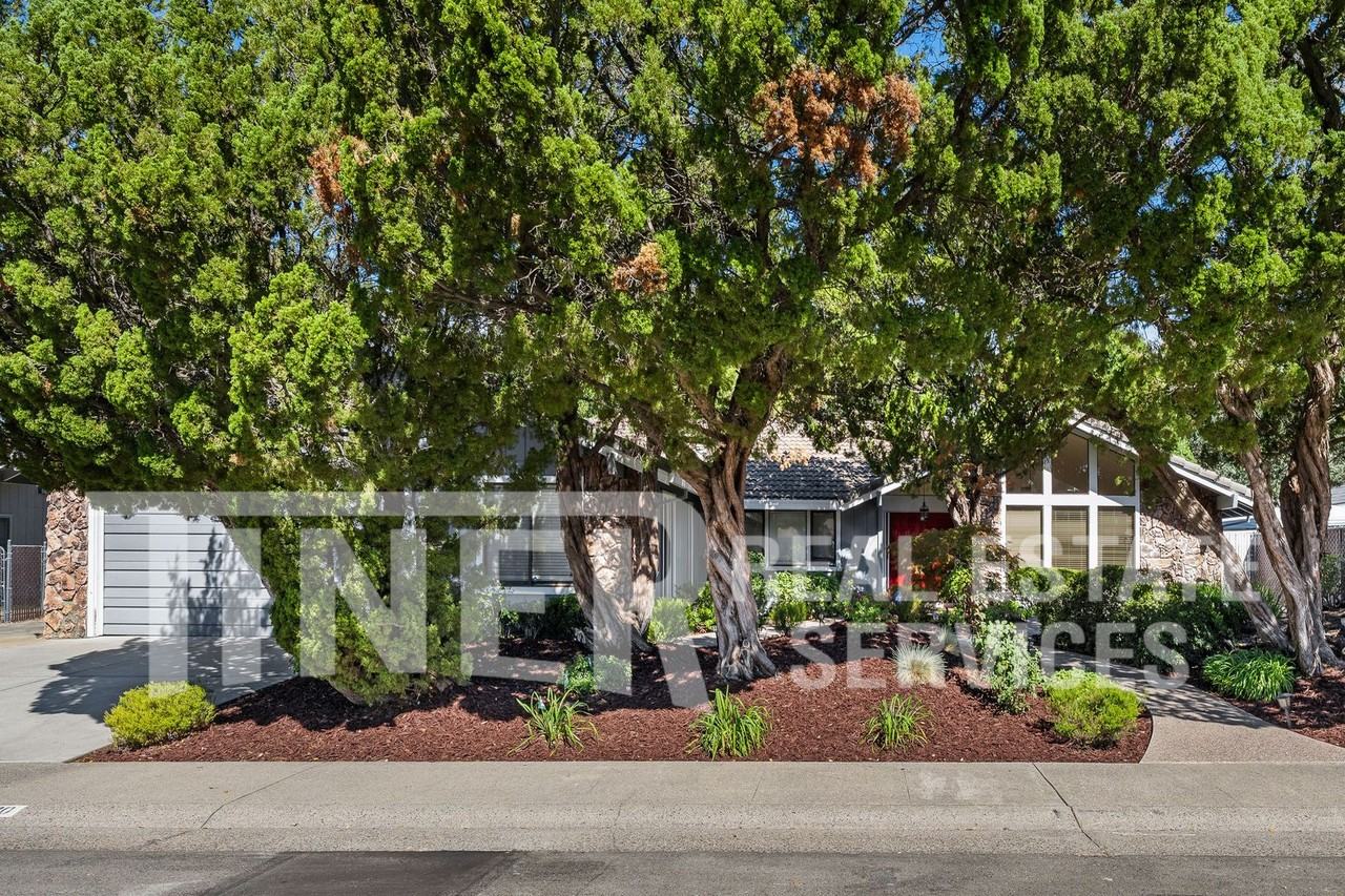 4480 Willowglen Way - Photo 2 of 33