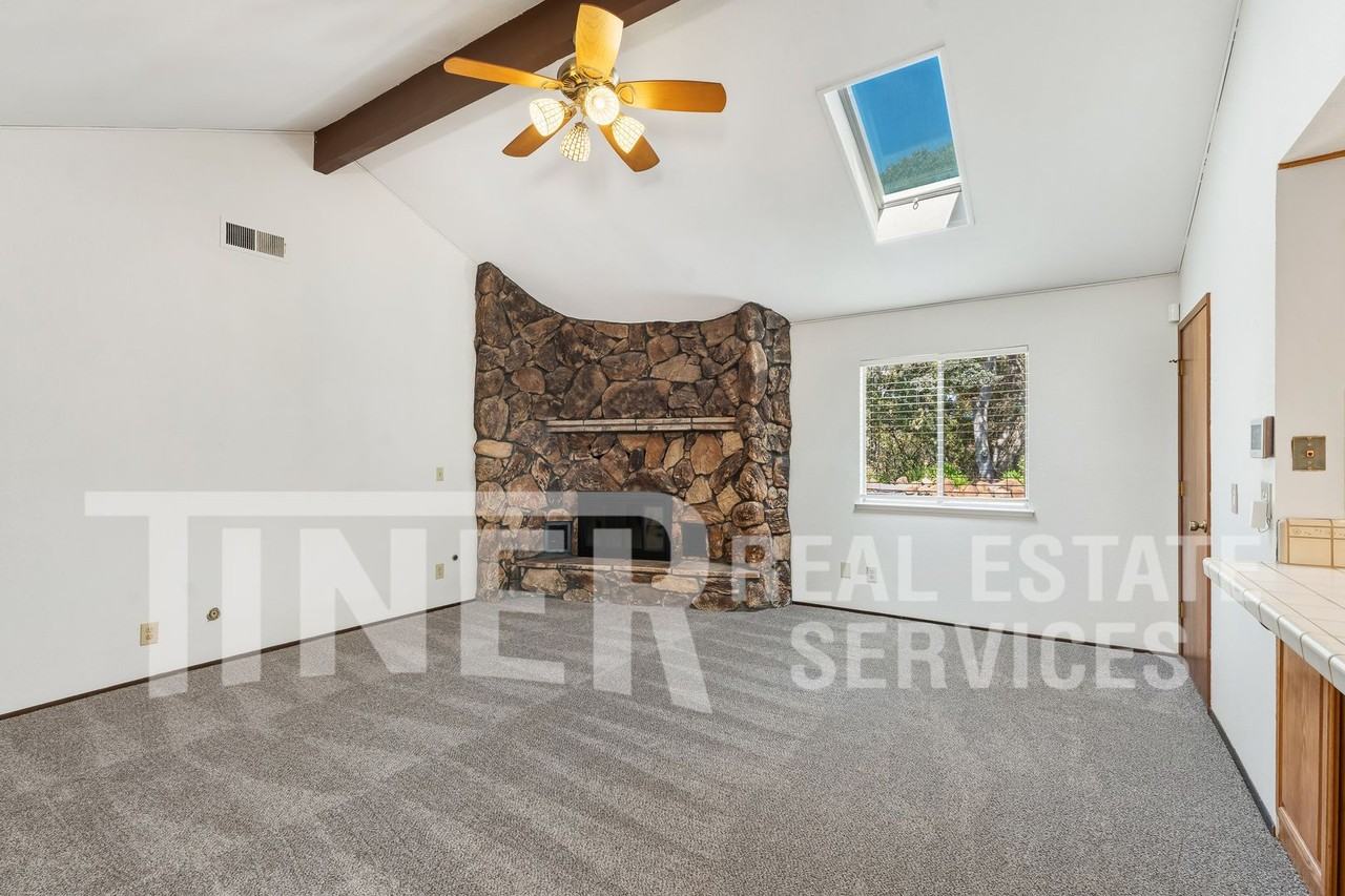 4480 Willowglen Way - Photo 3 of 33