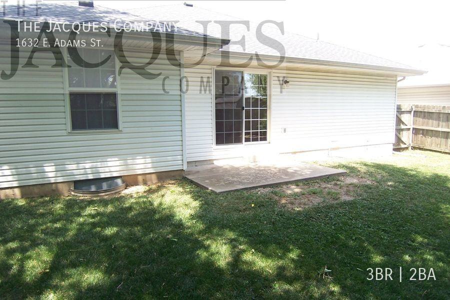 1632 E Adams St - Photo 4 of 13
