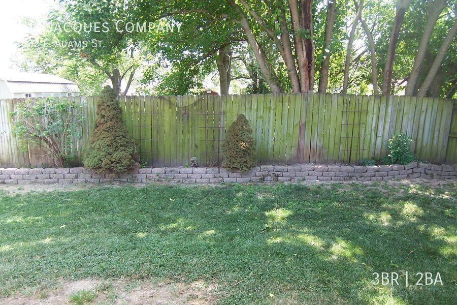 1632 E Adams St - Photo 5 of 13