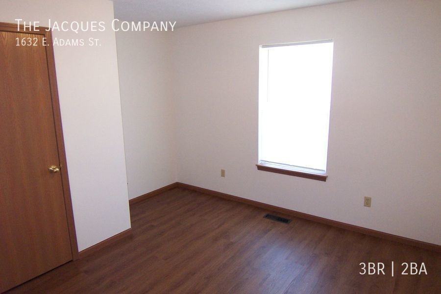 1632 E Adams St - Photo 7 of 13