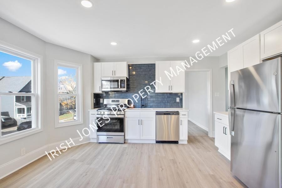 364 Potomac Ave #2