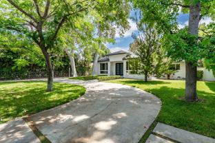 22904 Calvert Street - Photo 1 of 1