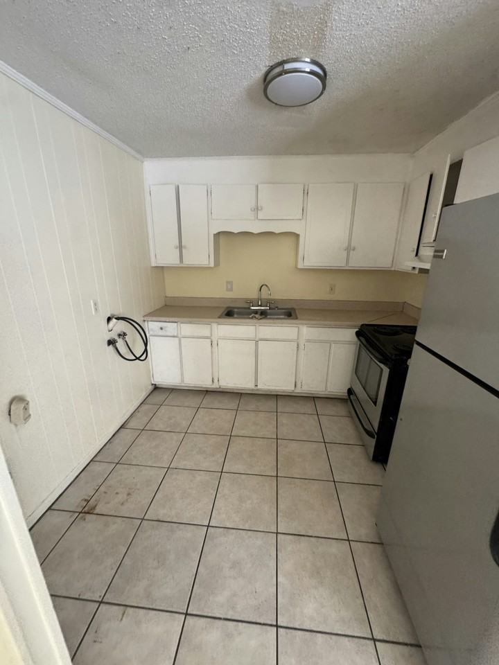 907 West Scott Street - Photo 2 of 17