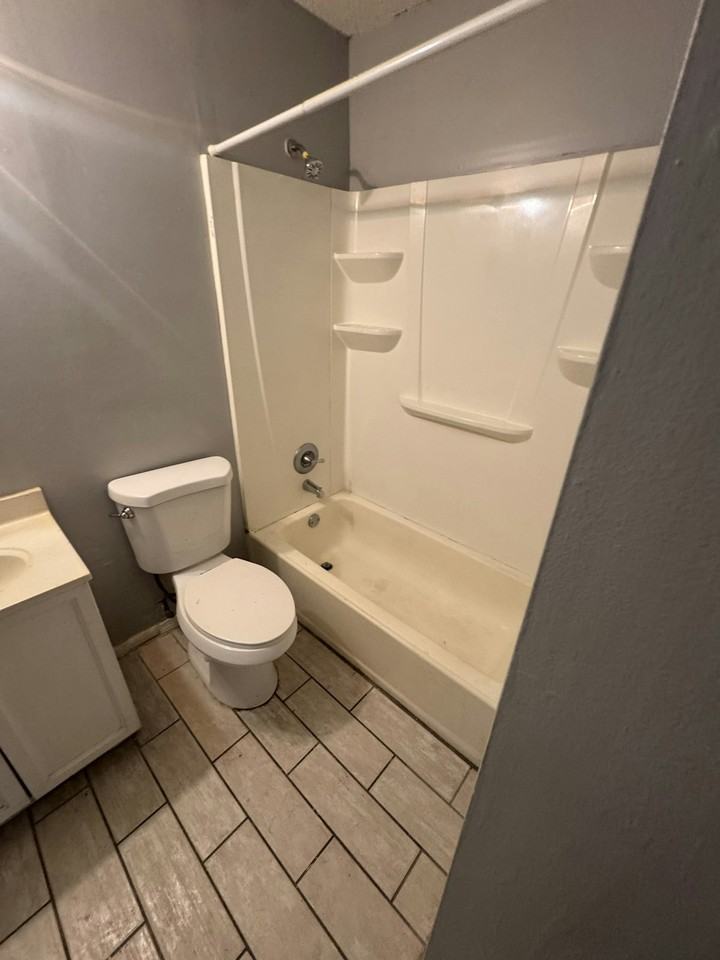 907 West Scott Street - Photo 3 of 17
