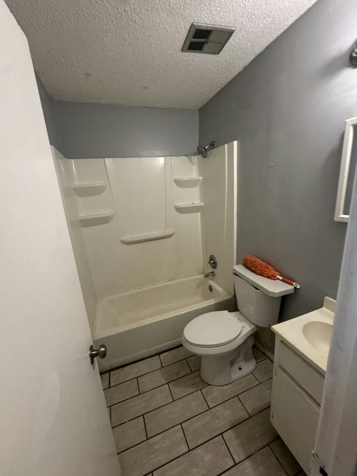 907 West Scott Street - Photo 5 of 17