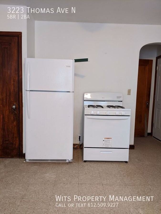 3223 Thomas Ave N - Photo 5 of 17