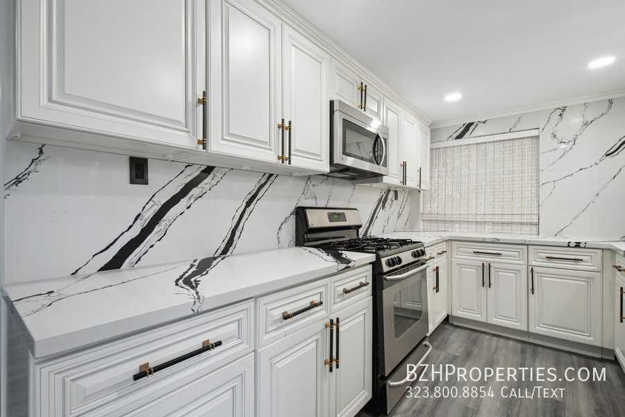807 N Alfred St #1 - Photo 6 of 19