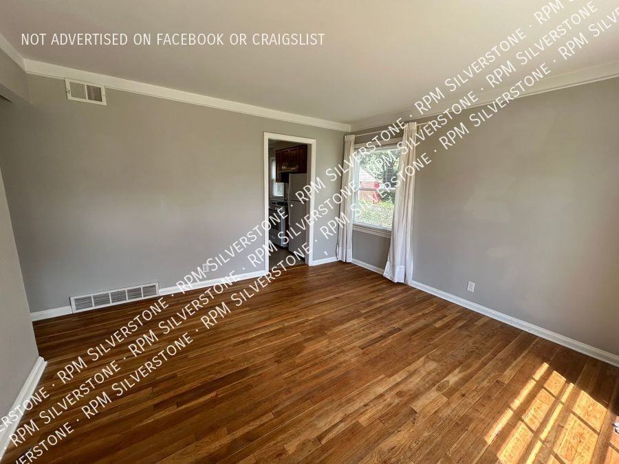 23833 Couzens Ave - Photo 5 of 14
