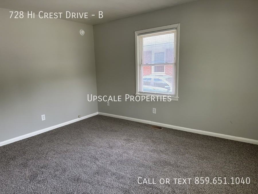 728 Hi Crest Dr #B - Photo 4 of 11