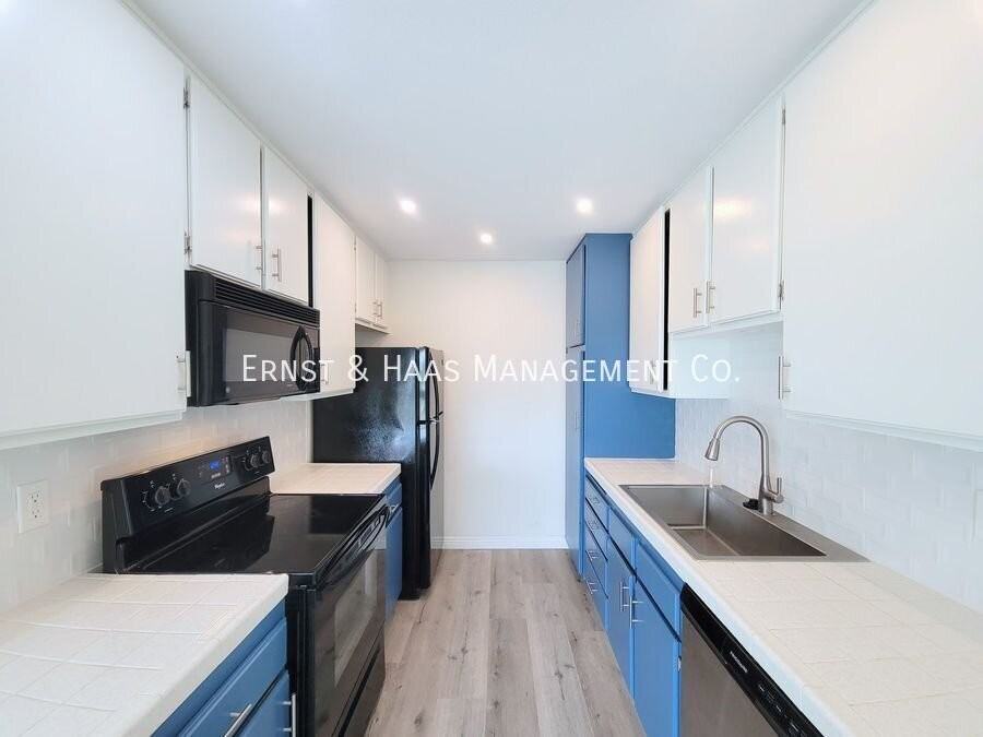 1061 Park Ave #211 - Photo 5 of 18