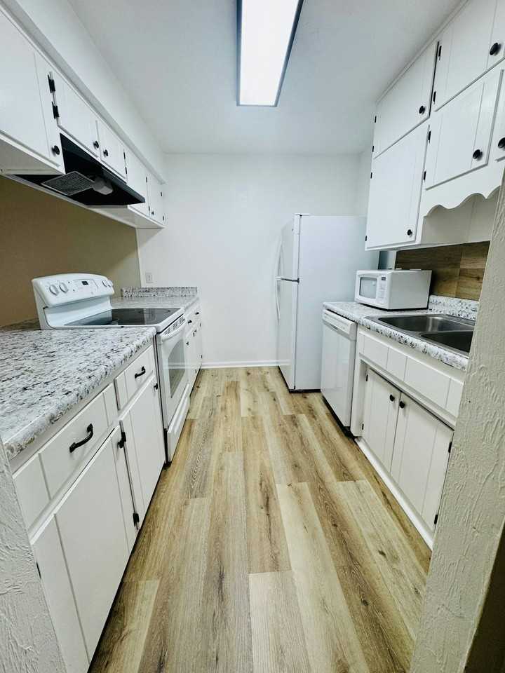 3017 Oak Hammock Lane, Unit A - Photo 3 of 13