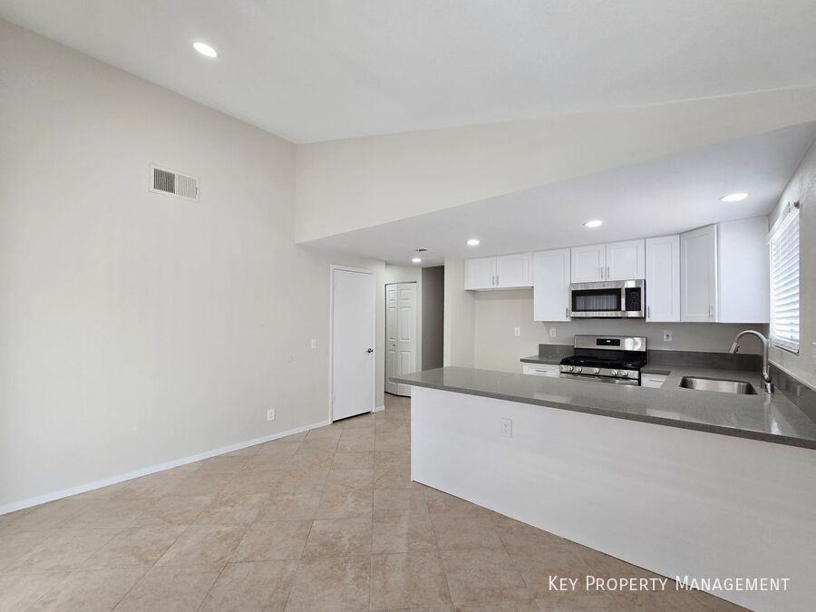 908 Coral Isle Way - Photo 6 of 23