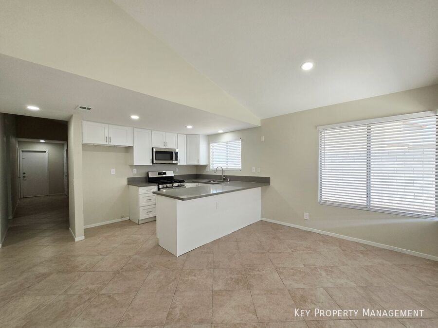 908 Coral Isle Way - Photo 7 of 23