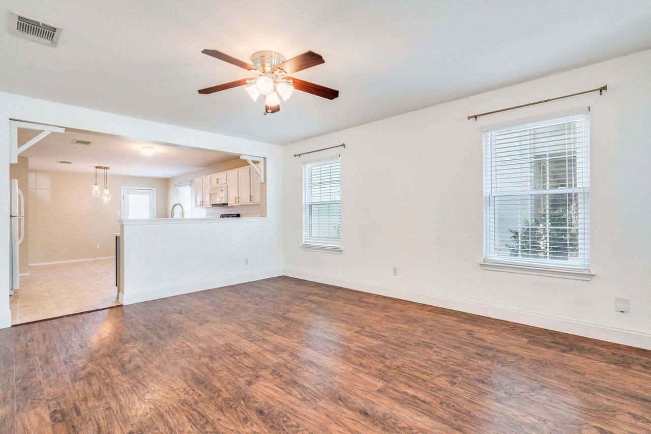 12824 Saint Mary Dr - Photo 2 of 27