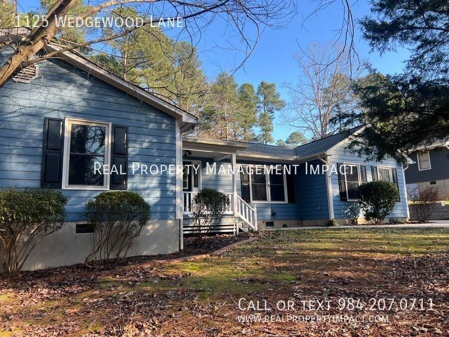 1125 Wedgewood Ln - Photo 2 of 47