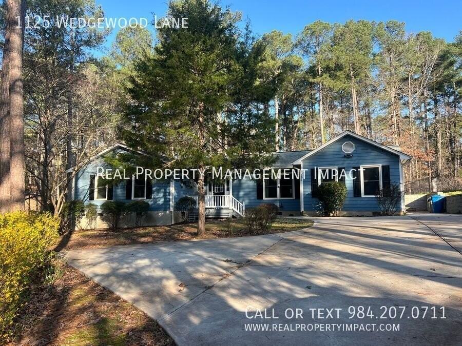 1125 Wedgewood Ln - Photo 3 of 47