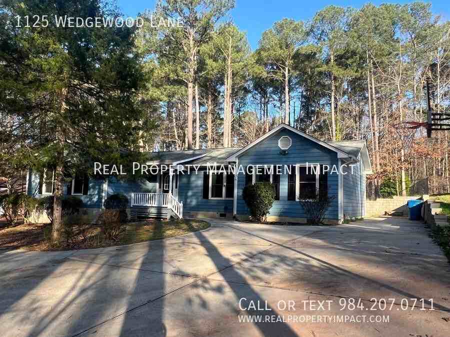 1125 Wedgewood Ln - Photo 5 of 47