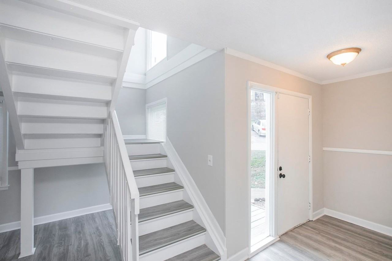 421 Raintree Pl - Photo 3 of 50