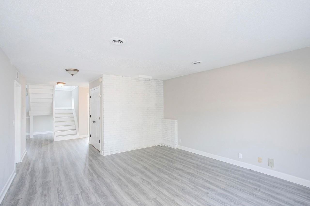 421 Raintree Pl - Photo 7 of 50